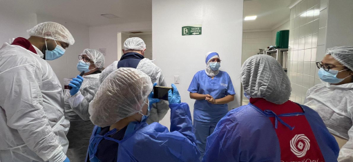 Imagen de funcionarios de la Contraloría en la jornada de control a hospitales.