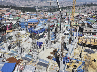 Dentro del programa &quot;Vamos a la Obra&quot;, la Dirección Sectorial de Movilidad de la Contraloría de Bogotá, llevó a cabo una visita para verificar en terreno los avances de las obras que se adelantan en la Localidad de San Cristóbal para la construcción y puesta en marcha del TransMiCable.
