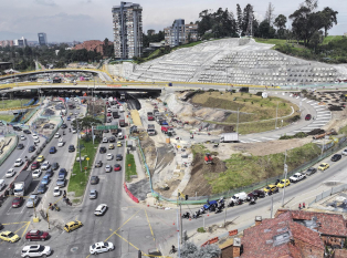 La Dirección Sectorial de Movilidad de la Contraloría visitó las obras que adelanta el IDU para la entrega y puesta en funcionamiento de los puentes vehiculares ubicados en la calle 127 con Av. Boyacá. Este importante proyecto, salió adelante -entre otras razones- por el seguimiento que se le hizo bajo el programa ‘Vamos a la Obra’.