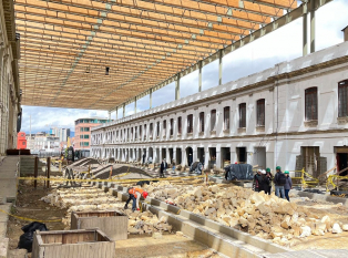 Para establecer en sitio su estado, la Contraloría hizo una Visita Administrativa al Bronx Distrito Creativo, un proyecto de renovación patrimonial que busca revitalizar 34,884 m² de construcción en edificaciones que se extienden desde el antiguo batallón de la Av. Caracas hasta una nueva plazoleta.