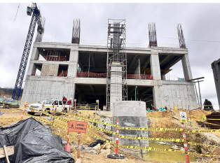 La Dirección Sectorial de Movilidad de la Contraloría realizó una visita de obra al TransMiCable, en San Cristóbal, proyecto que actualmente tiene un avance del 66 %, con una inversión de $364 mil millones. El nuevo TransMicable beneficiará a cercade 400 mil personas. Se proyecta su entrega en 2026.